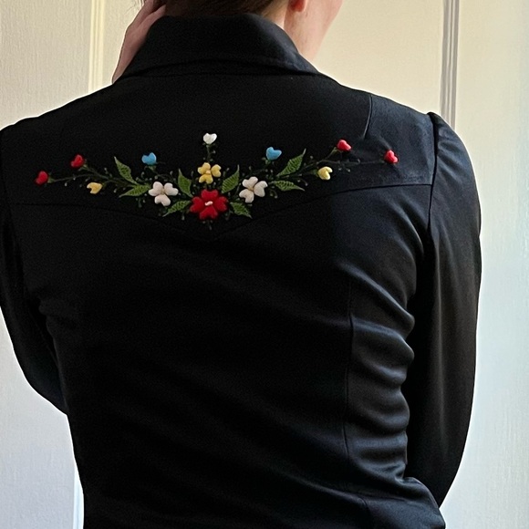 70s Vintage Western Floral Embroidered Dagger Collar Button Down Top Black - Picture 14 of 14